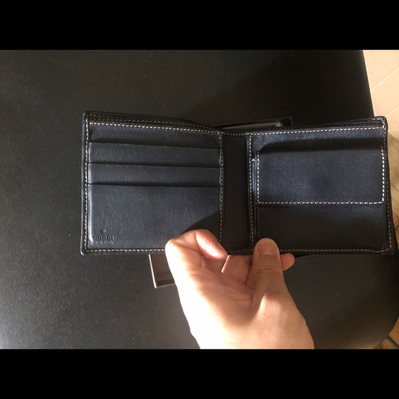 I've had this wallet for eight months - Picture 2 of 3